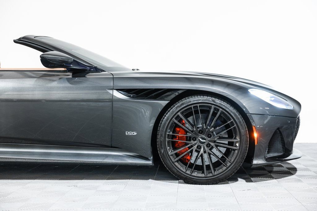 Used 2021 Aston Martin DBS Superleggera Volante image 6