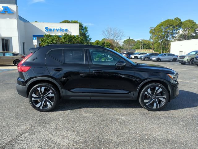 Used 2024 Volvo XC40 B5 Ultimate image 3