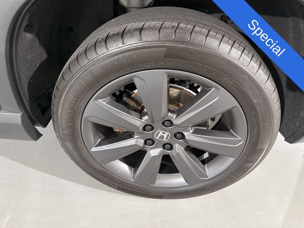Used 2025 Honda Pilot Sport image 6