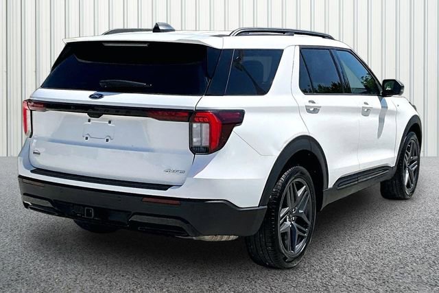 Used 2025 Ford Explorer ST-Line w/ ST-Line Street Pack AWD/4WD image 12
