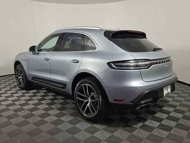 Certified 2026 Porsche Macan AWD/4WD image 3