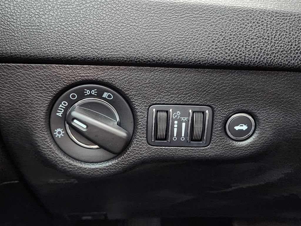 Used 2023 Chrysler 300 Touring w/ Sport Appearance Package RWD image 22