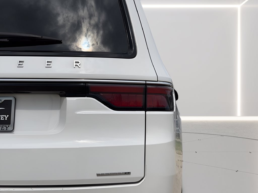 Used 2024 Jeep Wagoneer L Series II RWD image 35