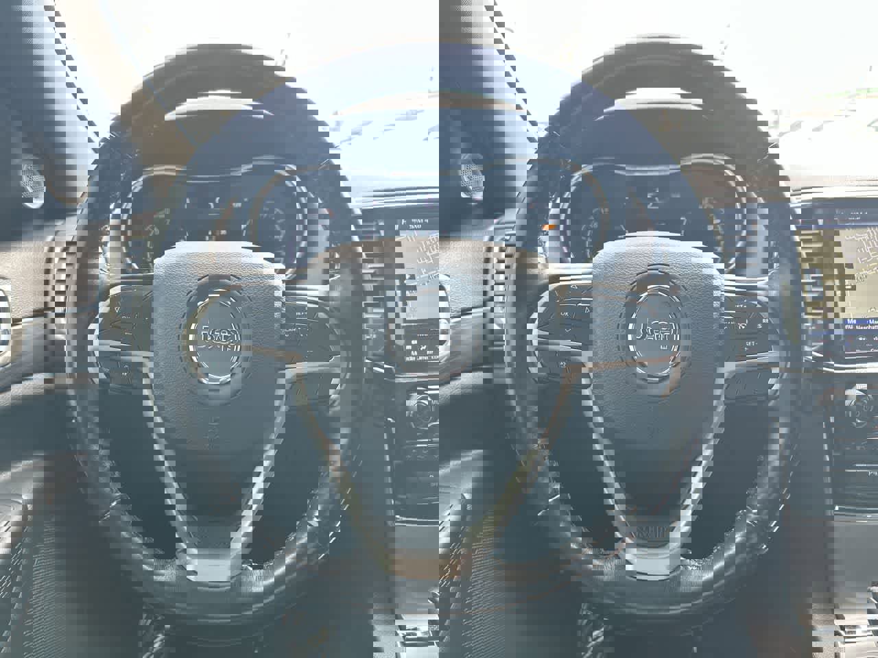 Used 2020 Jeep Grand Cherokee Altitude image 27