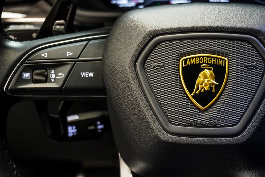 Used 2022 Lamborghini Urus AWD/4WD image 15