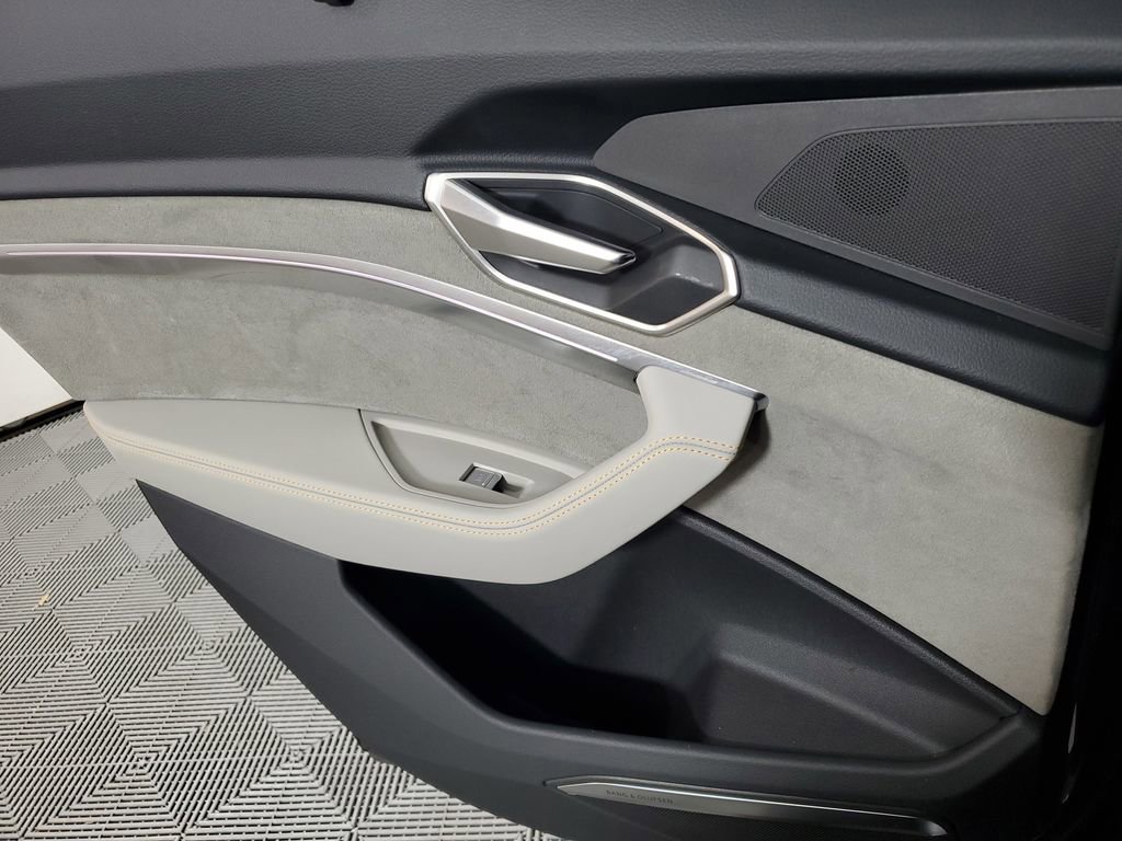 Certified 2024 Audi Q8 e-tron Prestige w/ Prestige Package AWD/4WD image 17