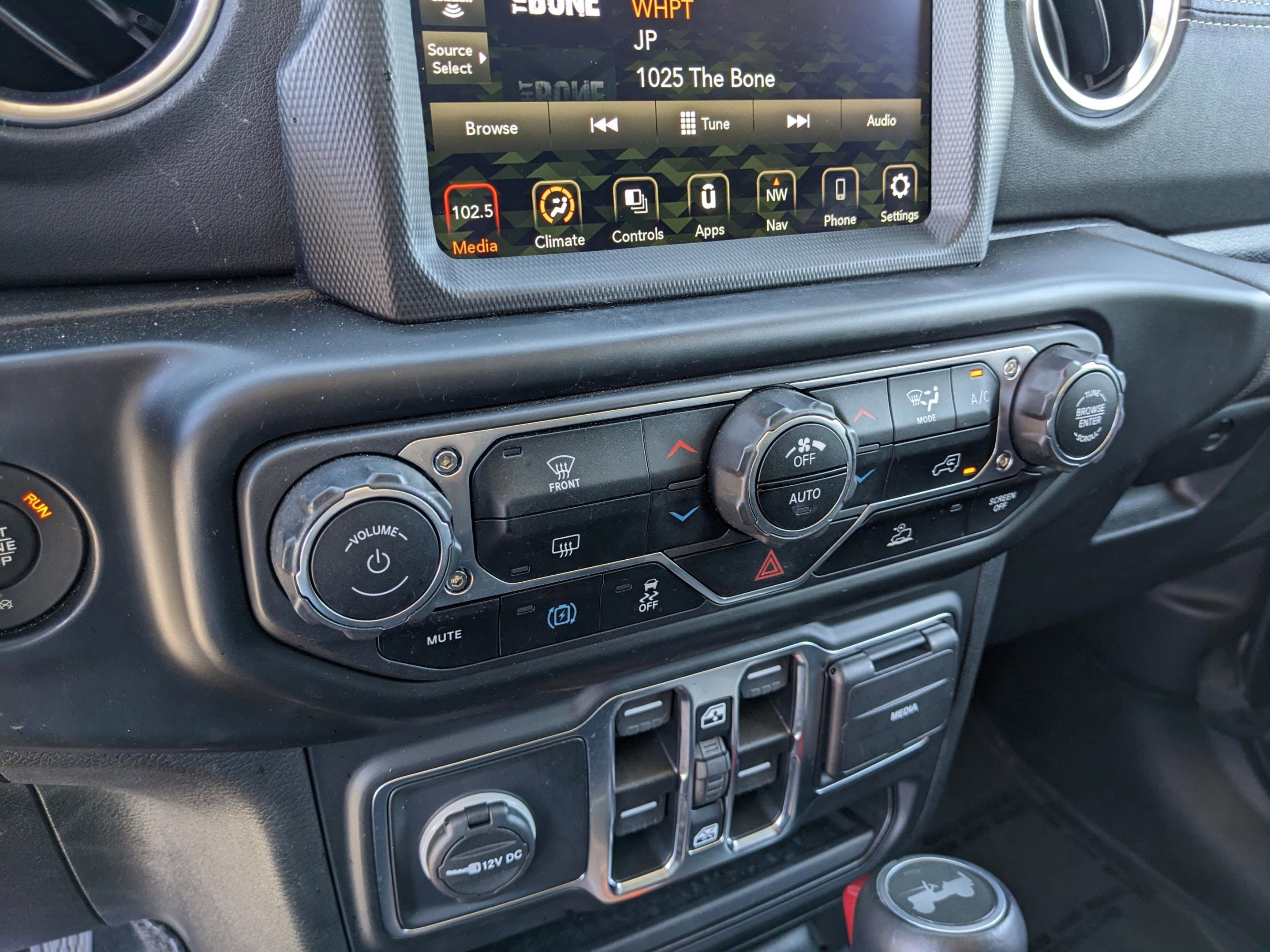 Used 2022 Jeep Wrangler Unlimited Sahara image 23