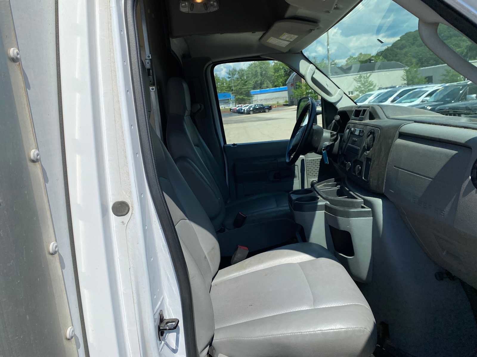 Used 2017 Ford E-450 and Econoline 450 Super Duty RWD image 21