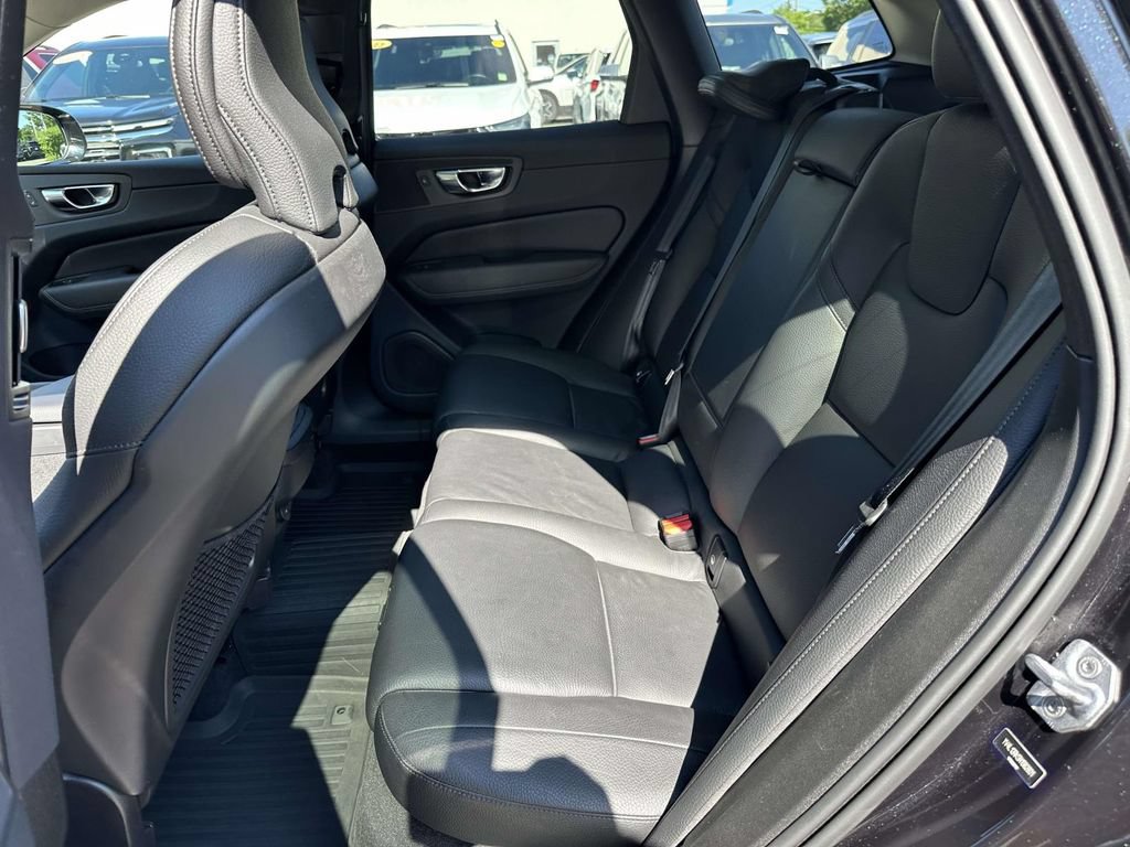 Used 2022 Volvo XC60 B5 Momentum w/ Climate Package AWD/4WD image 21