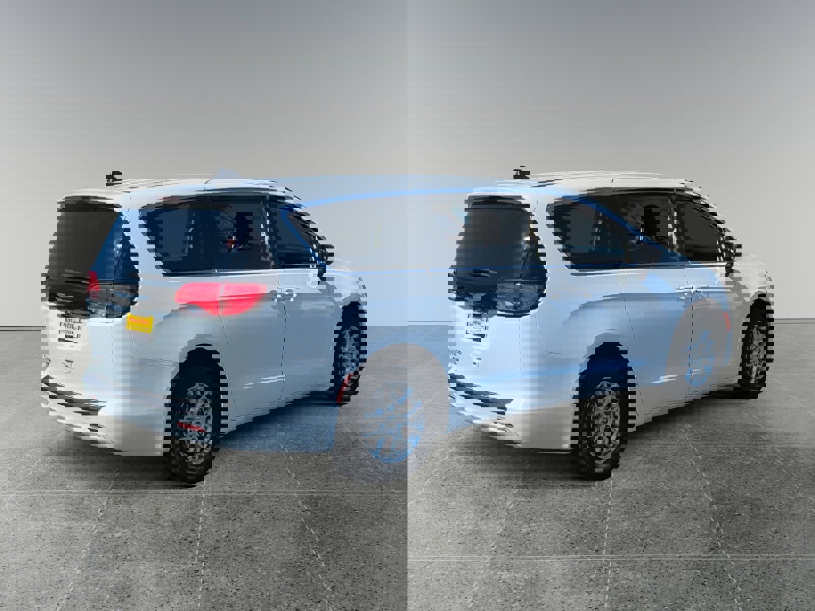 Used 2024 Chrysler Voyager LX image 5