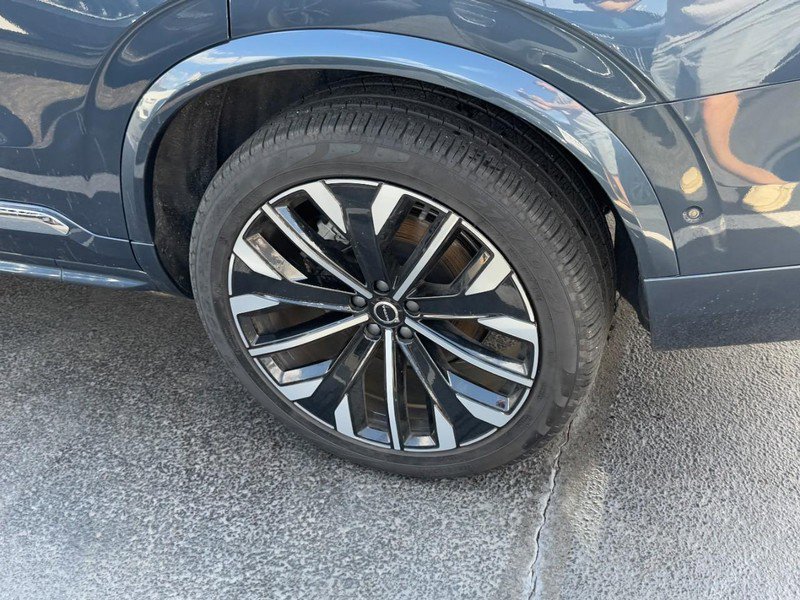 Certified 2025 Volvo XC90 B6 Plus image 8