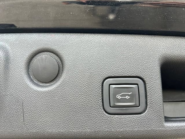 Used 2023 Chevrolet Equinox RS FWD image 19