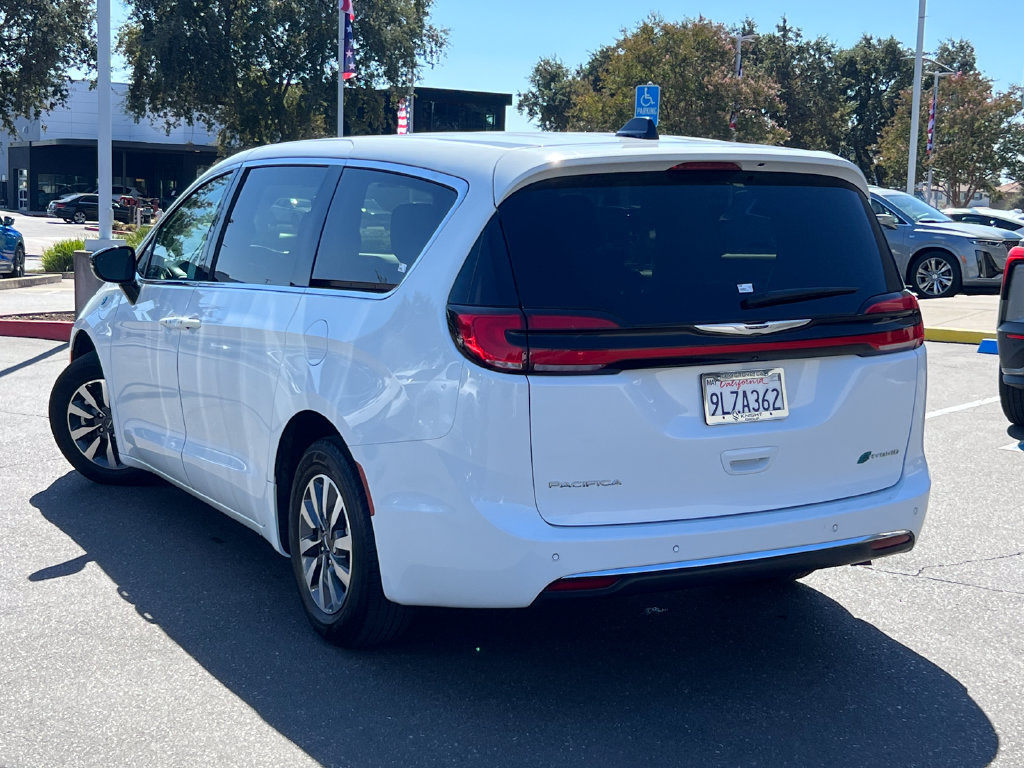 Used 2024 Chrysler Pacifica Limited FWD image 7