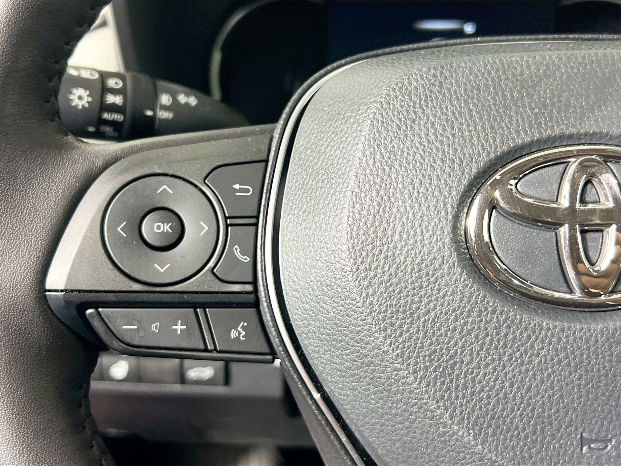 Used 2025 Toyota RAV4 XLE Premium w/ Weather Package FWD image 18