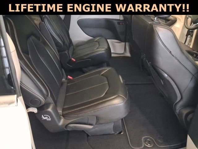 Used 2024 Chrysler Pacifica Touring-L image 27