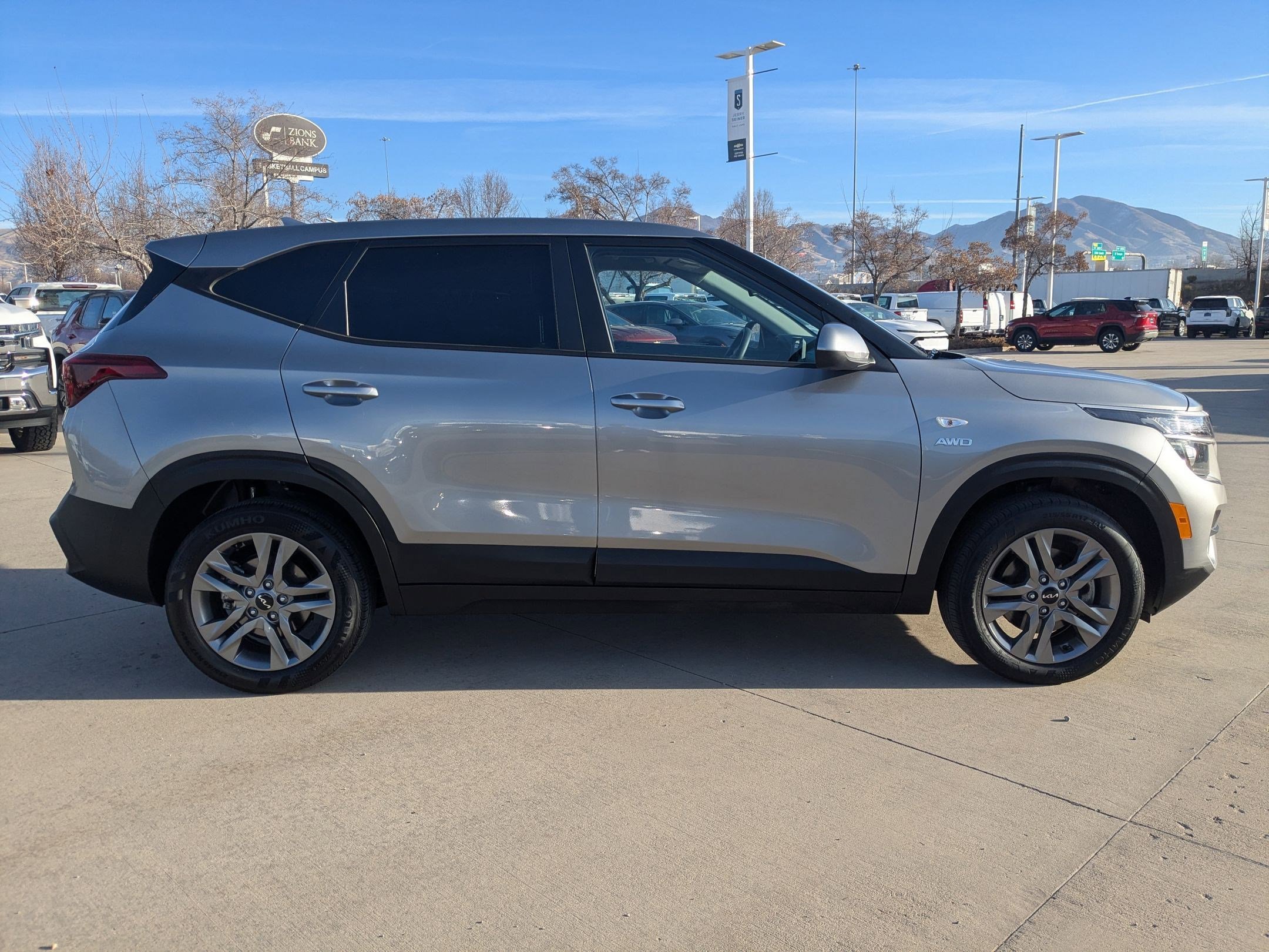 Certified 2023 Kia Seltos LX image 6