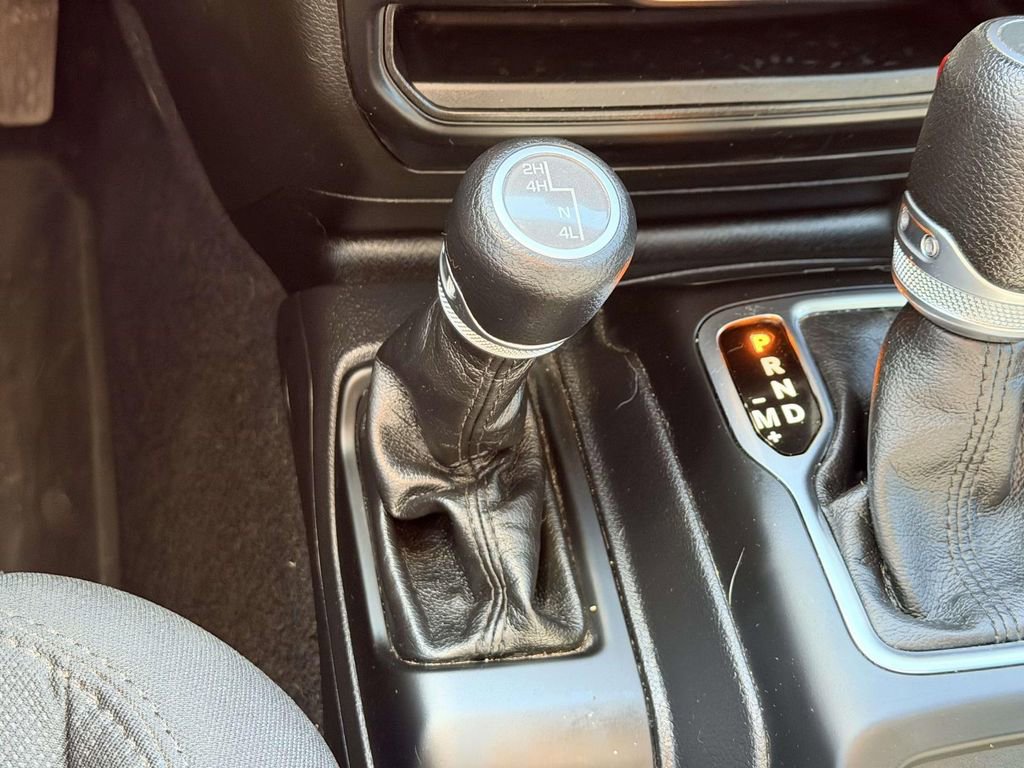 Used 2023 Jeep Gladiator Willys image 7