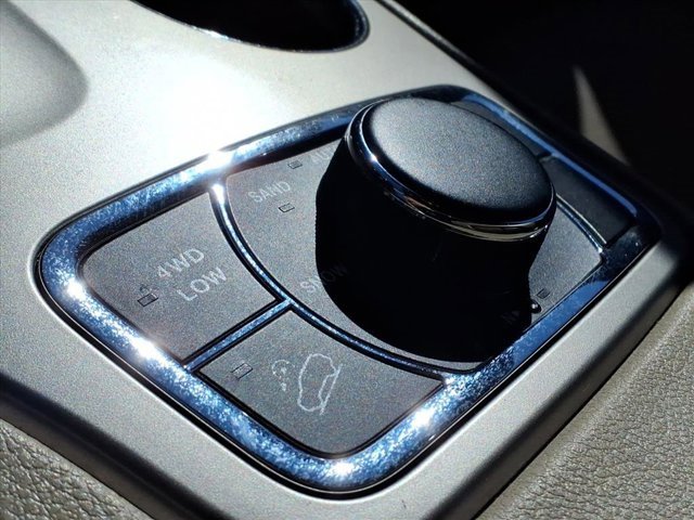 Used 2014 Jeep Grand Cherokee Limited w/ Trailer Tow Group IV image 17