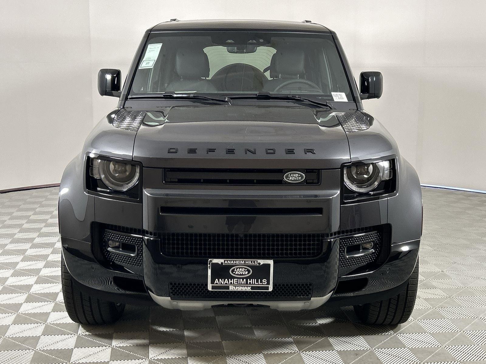 New 2025 Land Rover Defender 130 X-Dynamic SE image 8