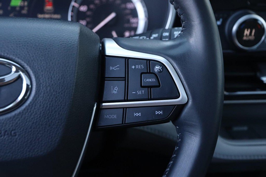Used 2022 Toyota Highlander XLE image 15