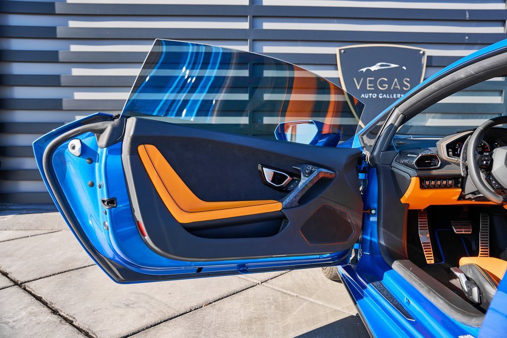 Used 2020 Lamborghini Huracan EVO image 26