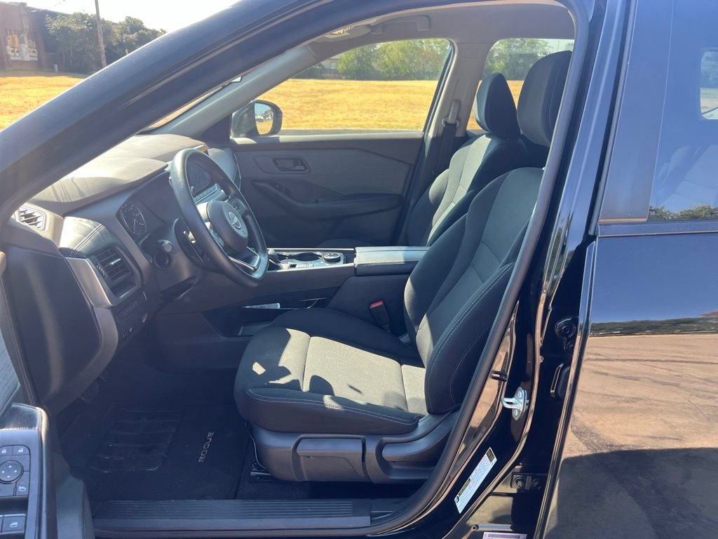 Used 2023 Nissan Rogue S AWD/4WD image 6