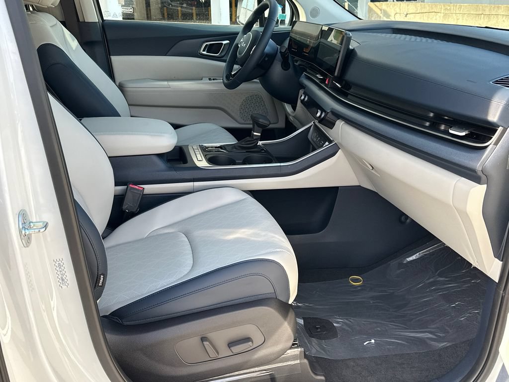 New 2026 Kia Carnival EX FWD image 12