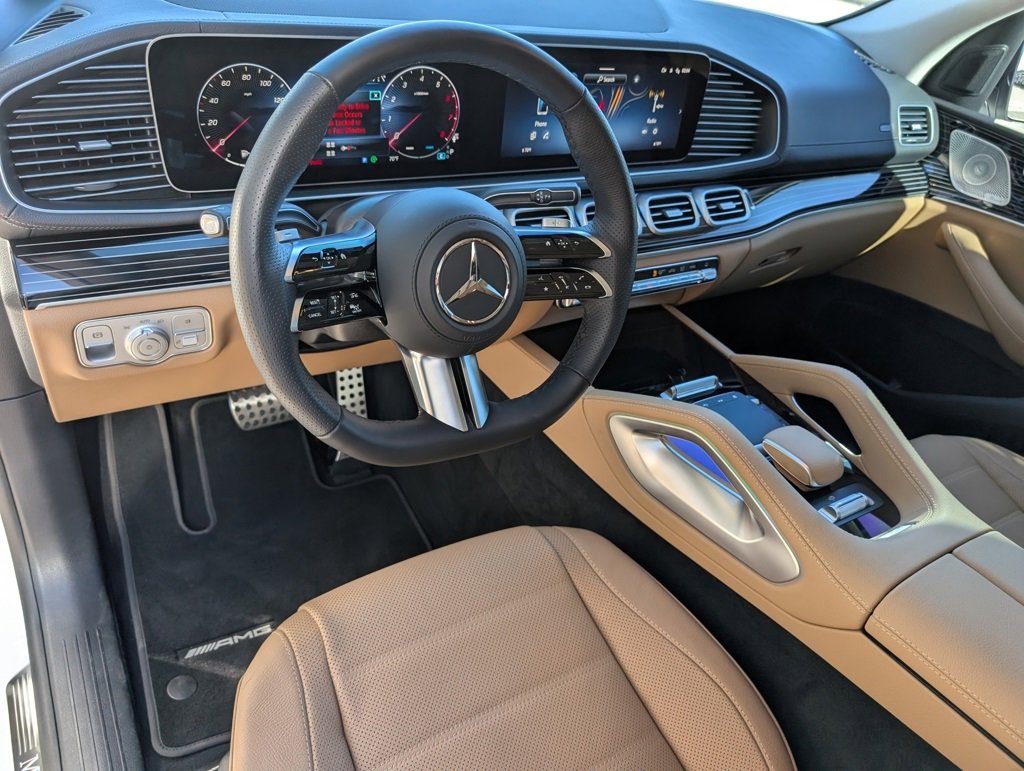 Used 2025 Mercedes-Benz GLS 450 4MATIC image 4