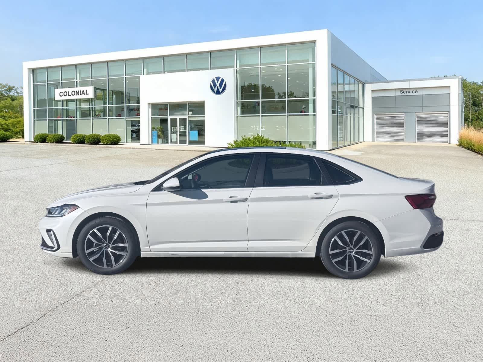 New 2025 Volkswagen Jetta SE image 2
