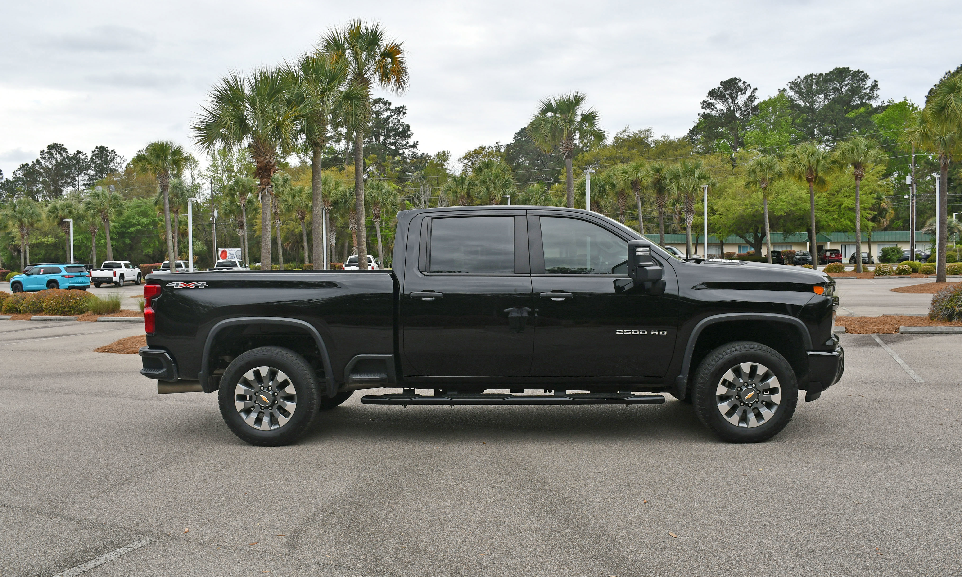 Used 2024 Chevrolet Silverado 2500 Custom w/ Custom Value Package image 2