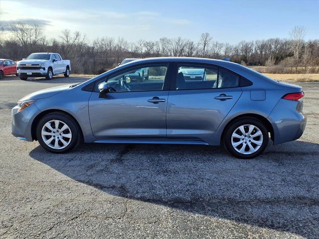 Used 2025 Toyota Corolla LE image 31