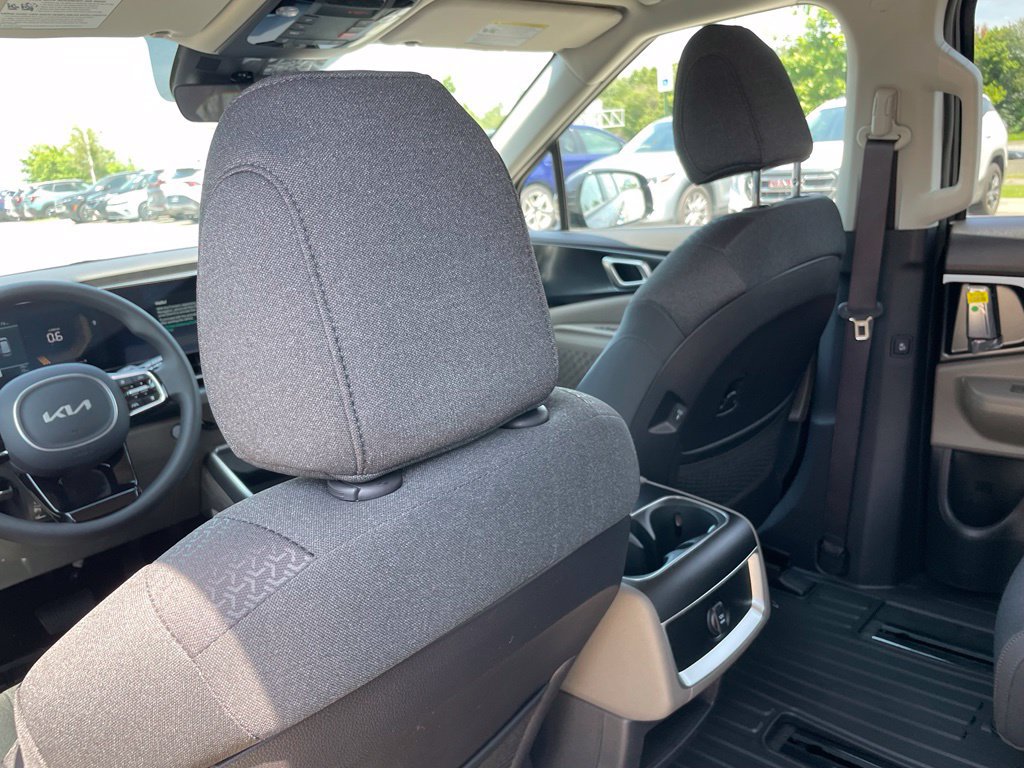 New 2026 Kia Carnival LX FWD image 25
