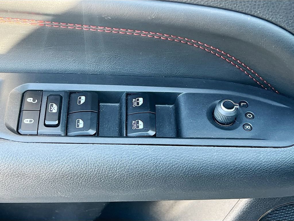 Used 2025 Jeep Compass Trailhawk AWD/4WD image 19