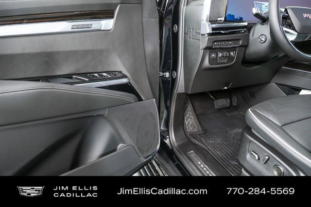 Certified 2026 Cadillac Escalade Luxury AWD/4WD image 5