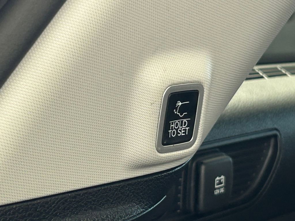 Used 2024 Jeep Grand Cherokee Limited w/ Luxury Tech Group II image 39