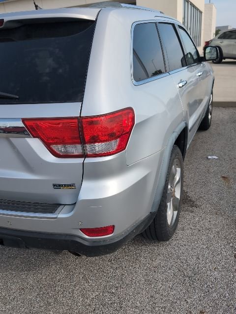 Used 2011 Jeep Grand Cherokee Limited w/ Trailer Tow Group AWD/4WD image 4