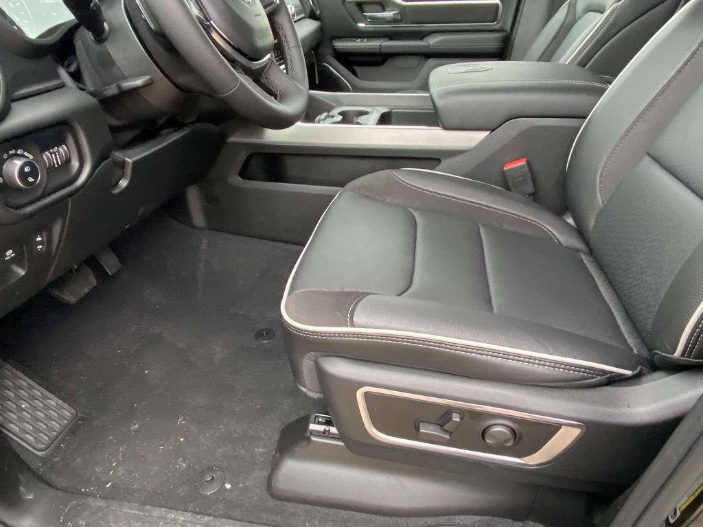 New 2026 RAM 1500 Laramie AWD/4WD image 13