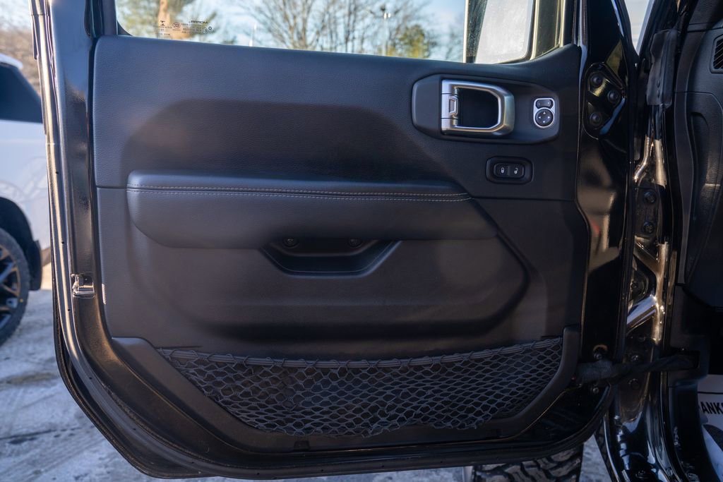 Used 2018 Jeep Wrangler Unlimited Sahara image 16
