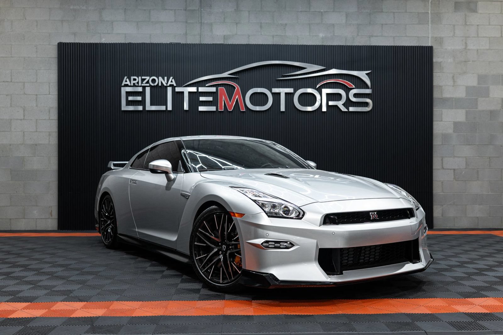 Used 2024 Nissan GT-R Premium w/ Floor Mat Package AWD/4WD image 3