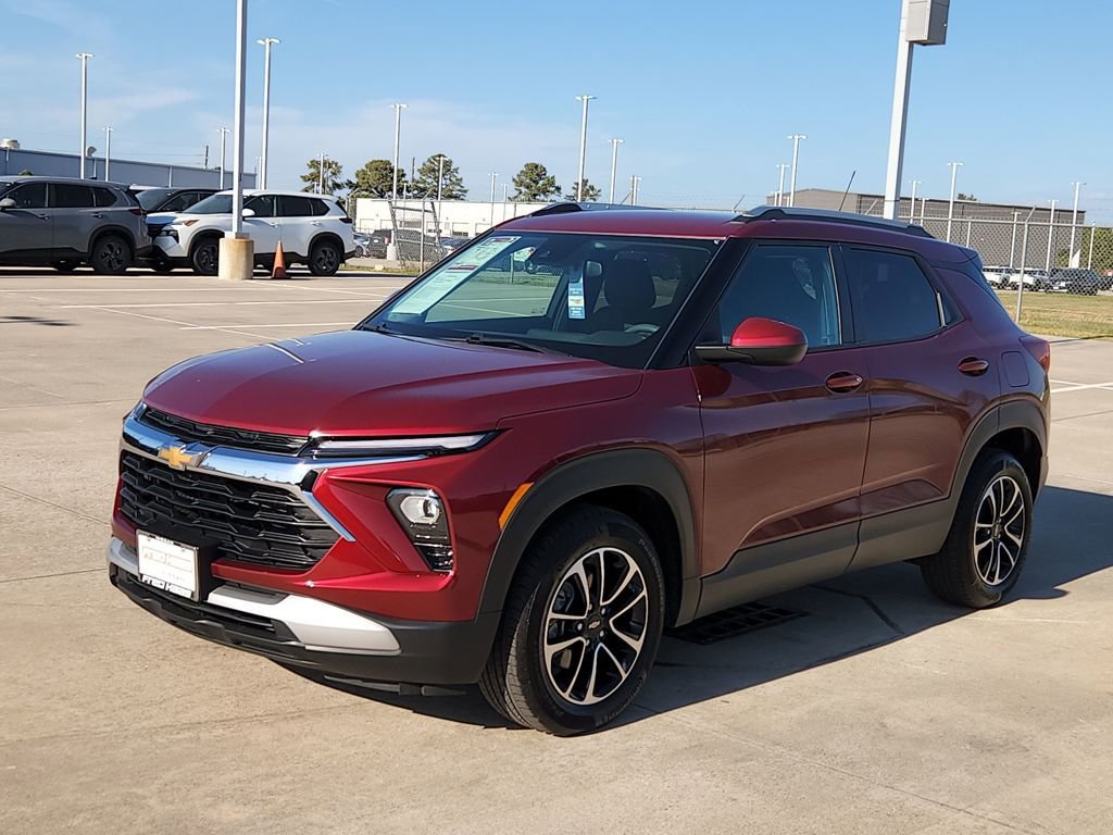 Used 2025 Chevrolet TrailBlazer LT image 3