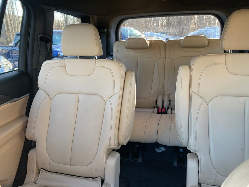 Used 2023 Jeep Grand Cherokee L Limited image 29