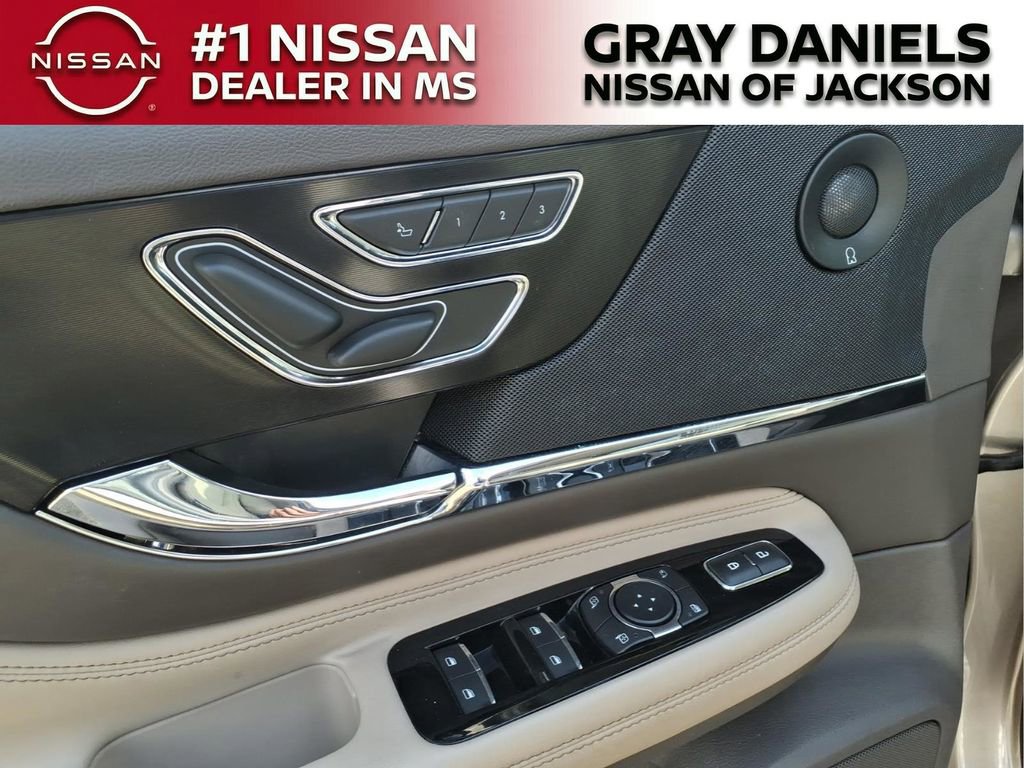 Used 2020 Lincoln Corsair Reserve w/ Equipment Group 201A image 12