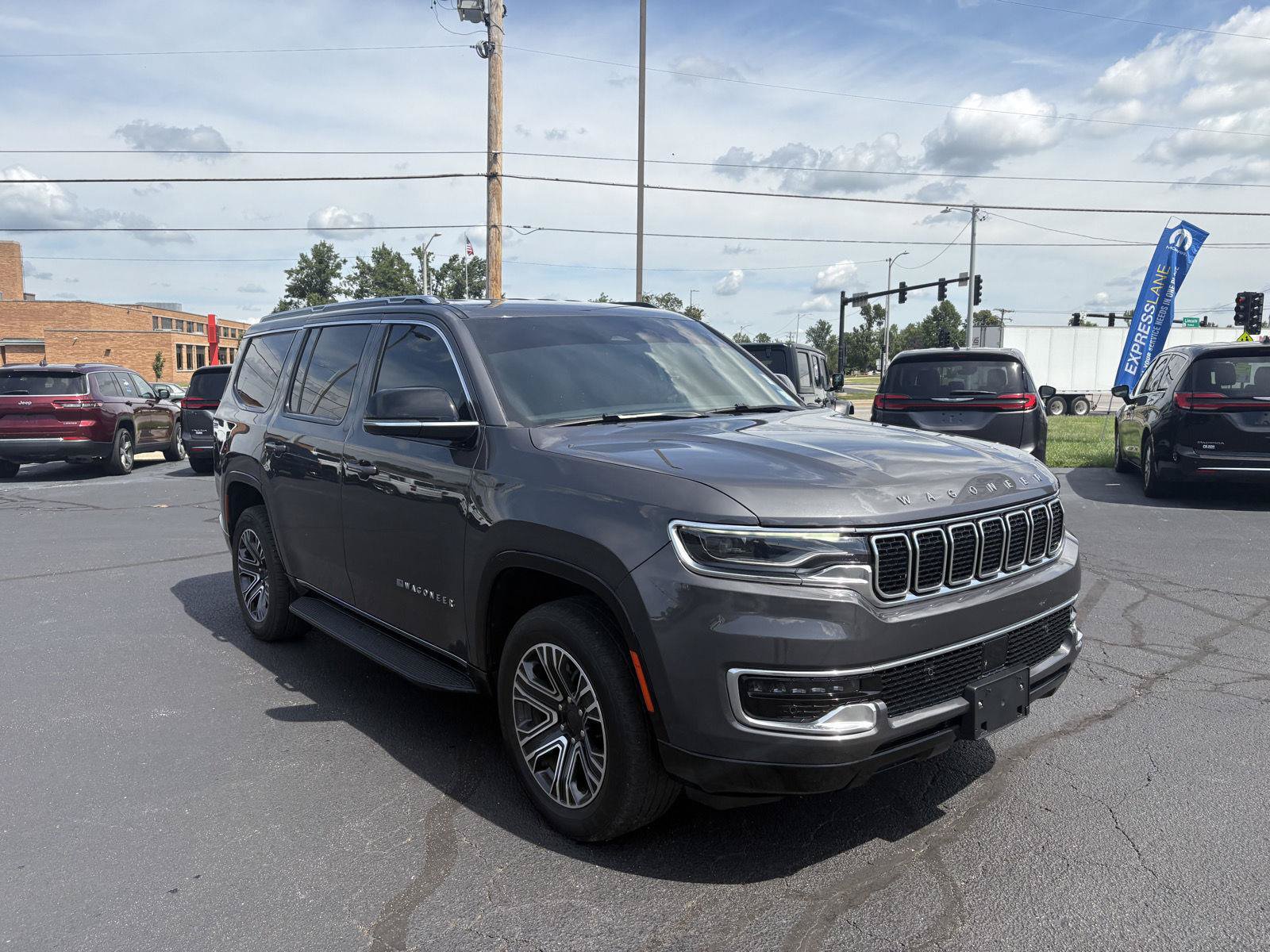 Used 2024 Jeep Wagoneer Series II AWD/4WD image 2