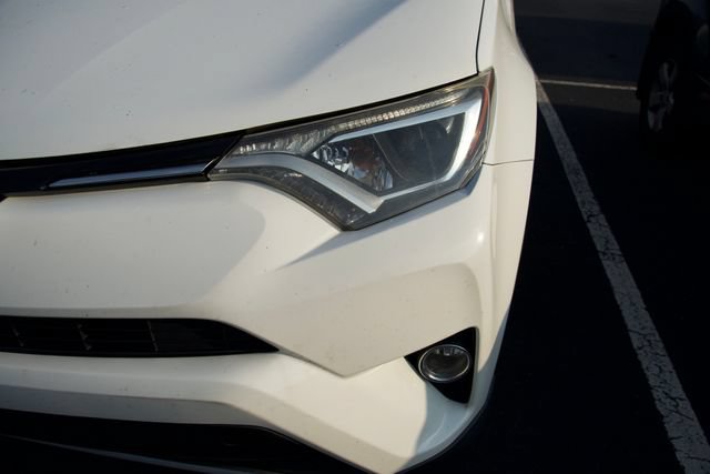 Used 2018 Toyota RAV4 XLE w/ Plus Extra Value Package AWD/4WD image 11