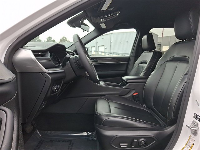 Used 2025 Jeep Grand Cherokee Limited image 13