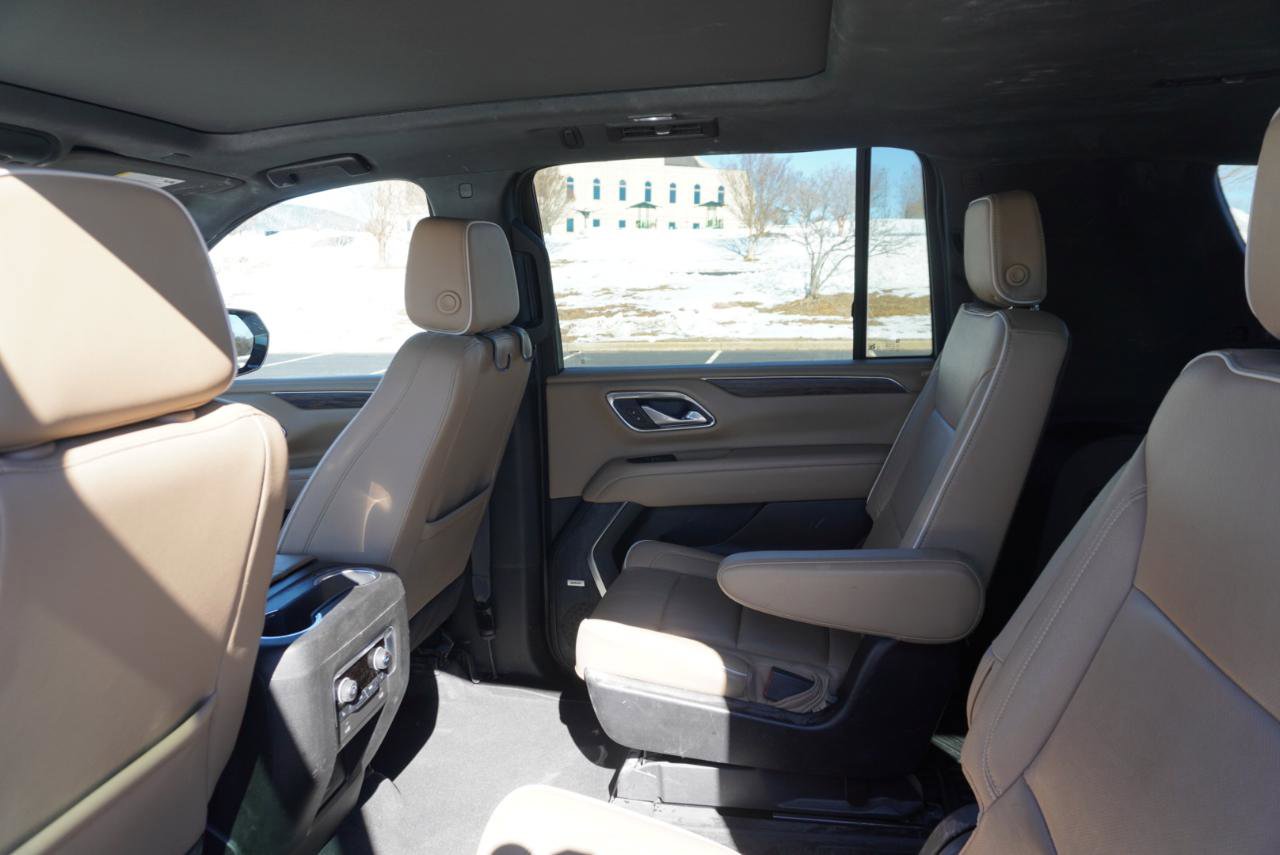 Used 2023 Chevrolet Suburban Premier image 14