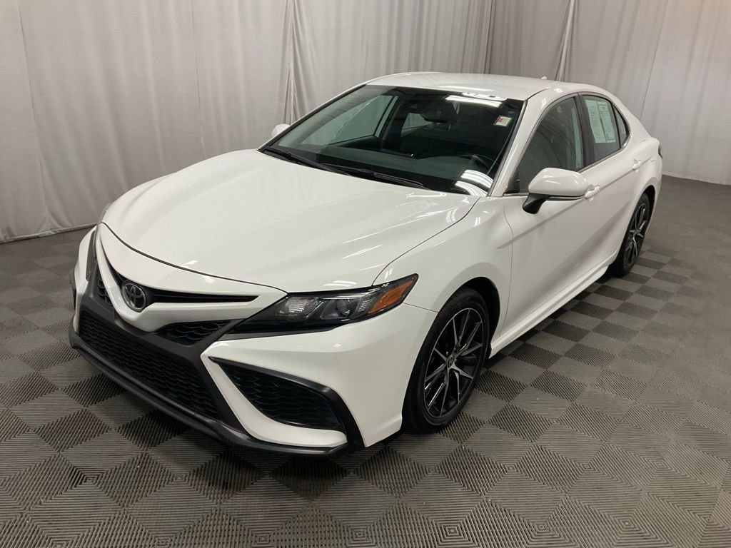 Used 2024 Toyota Camry SE image 10