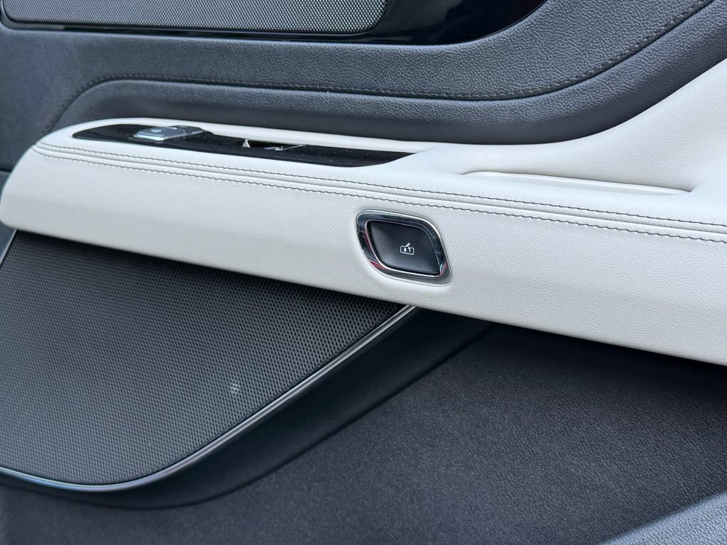 New 2027 Lincoln Aviator AWD image 9