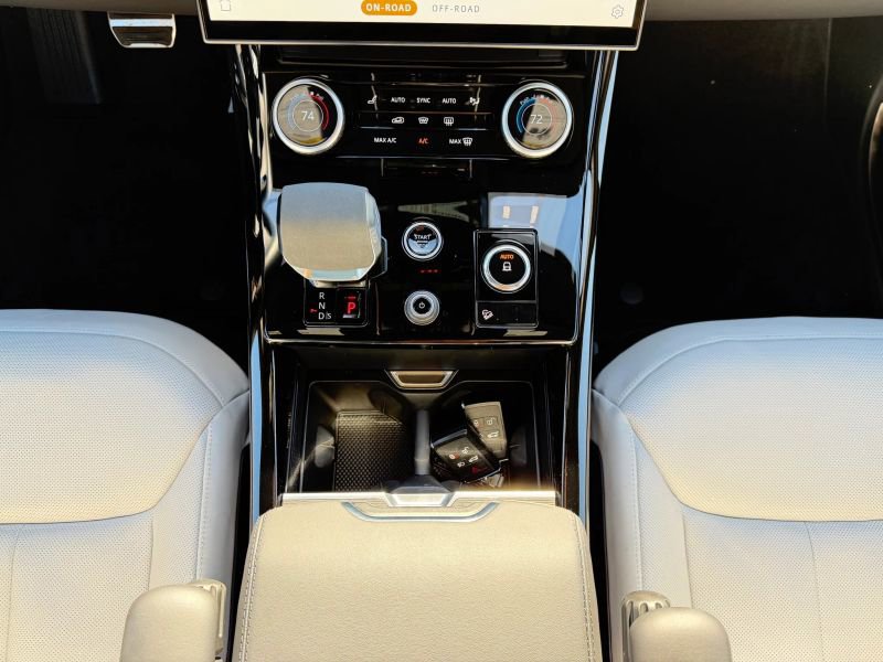 Used 2023 Land Rover Range Rover Sport SE Dynamic image 23