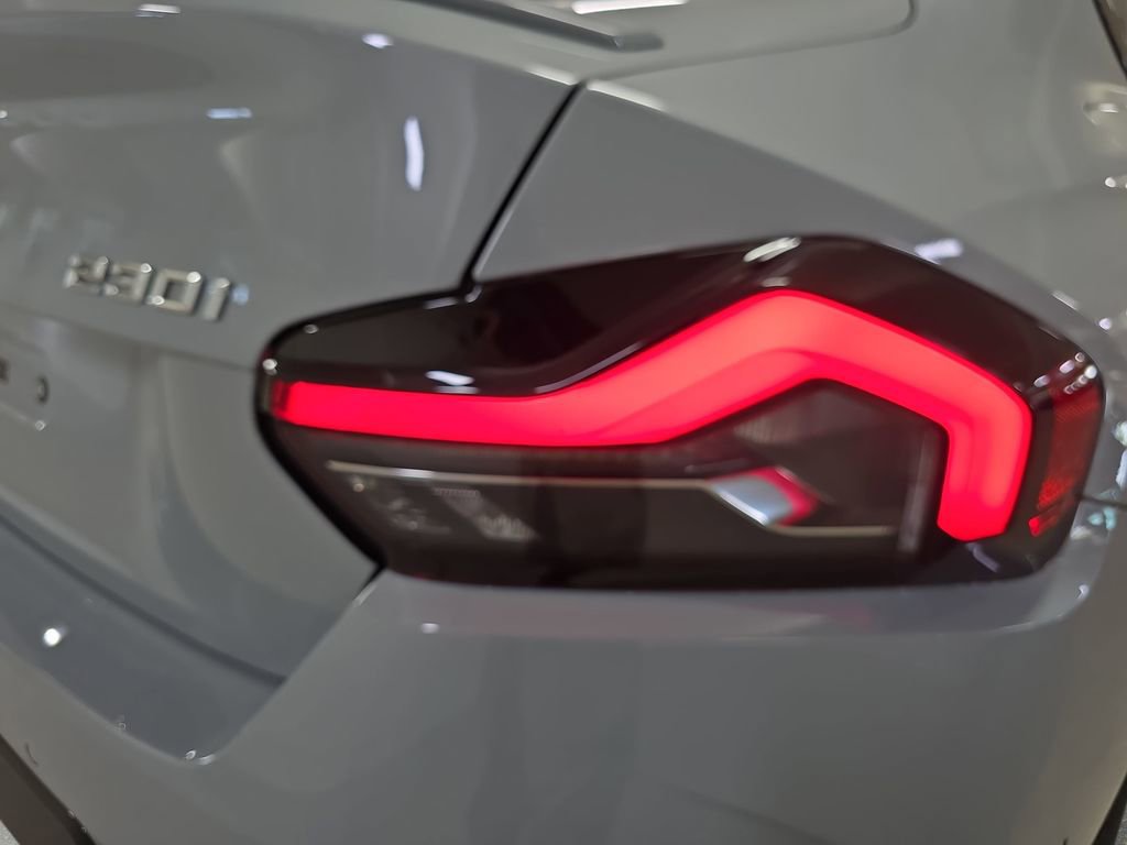 Used 2025 BMW 230i Coupe w/ M Sport Package image 32